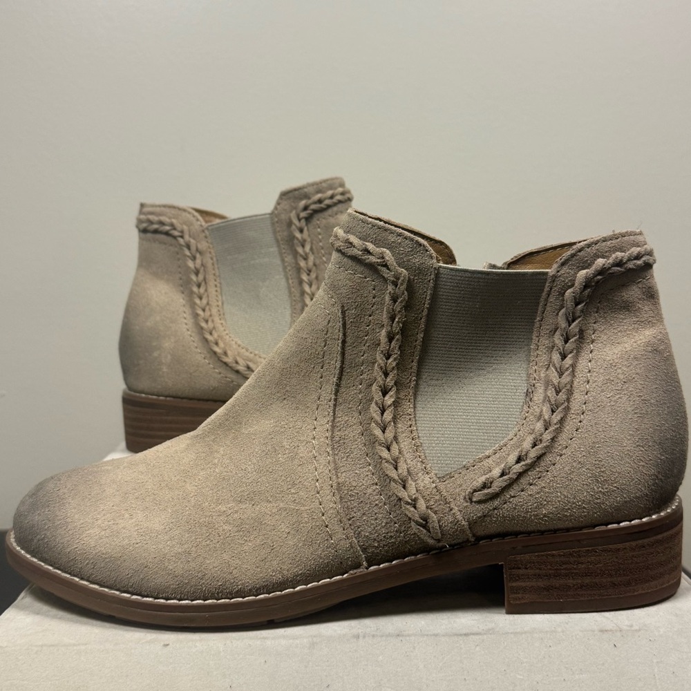 Earth Etnika Bootie, 10W, Taupe color, NWOT - Picture 3 of 15
